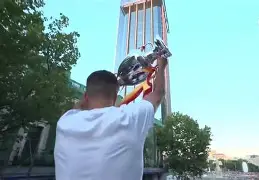 关于圣保利队主场取胜，球迷欢欢喜喜的信息